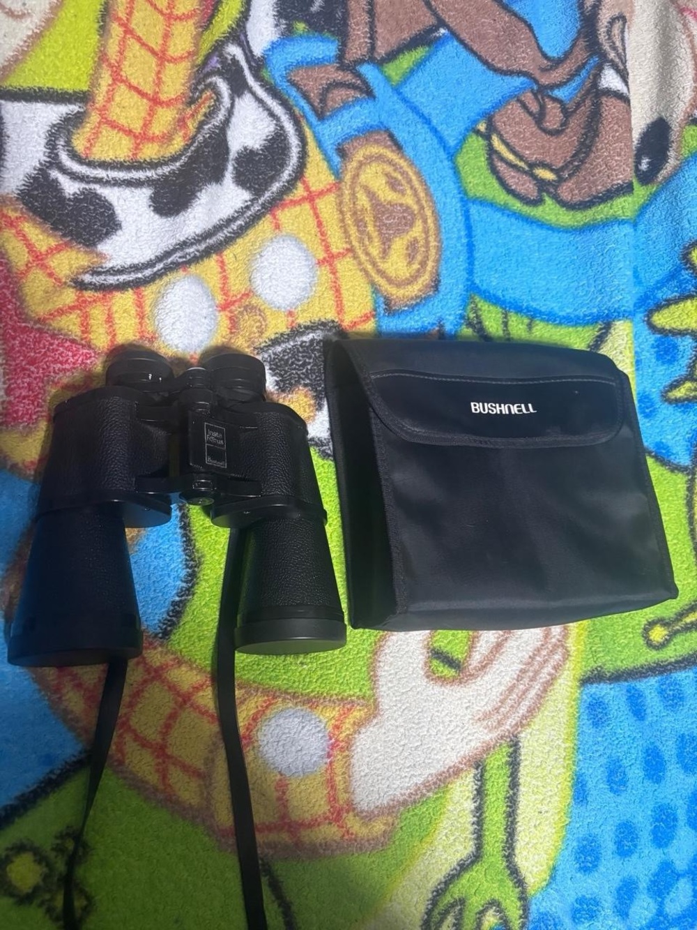 Bushnell Black Roof Prism Binoculars with Protective Carrying Case